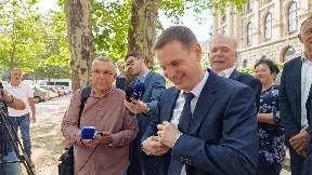 Isprazna Vučićeva politika